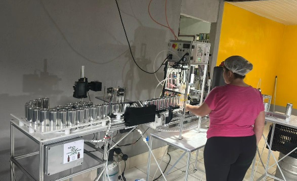 Foto do produto LINHA DE ENVASE DE LATAS 4.0 — HD AT Sistemas Inteligentes